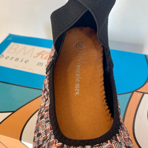 NIB KIDS BERNIE MEV MONICA K BIG GIRLS ZIPPER BACK BALLET FLAT SIZE 34 / U.S. 2 - Picture 8 of 9